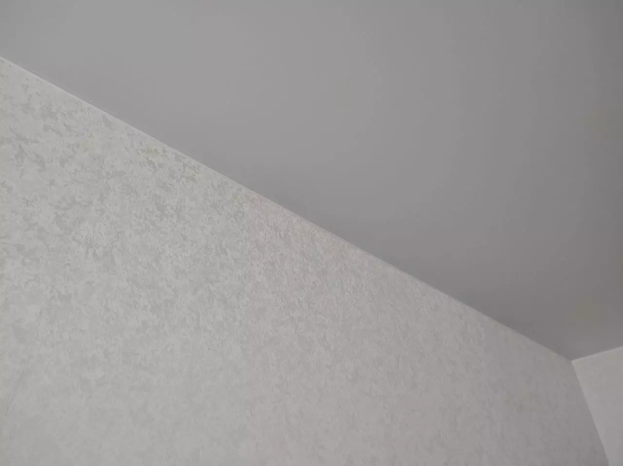 Матовый натяжной потолок в спальню, фото 3